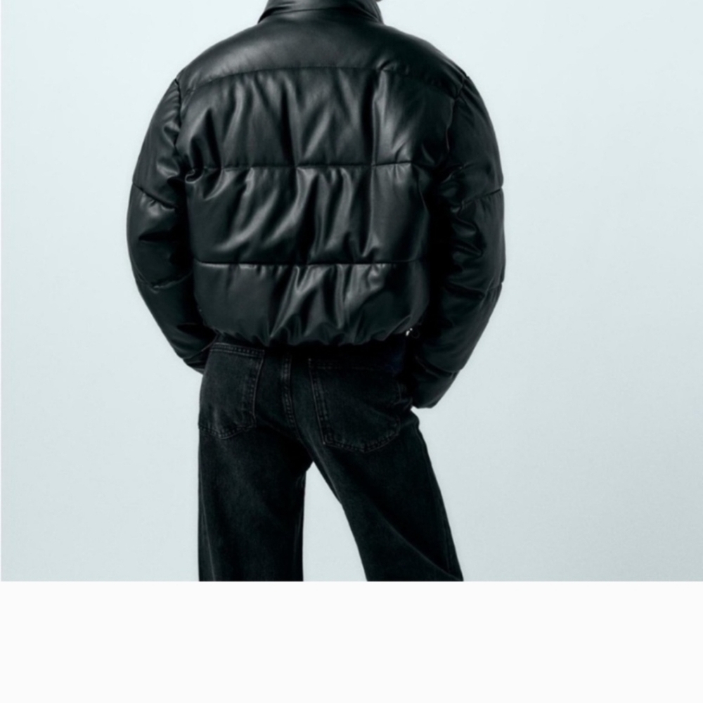Zara Women's Sleek Black Puffer Jacket Size S